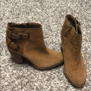 Gianni Bini Camel & Leather Booties. Size 6